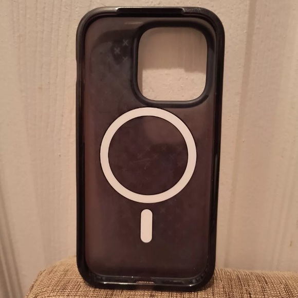 Apple iPhone 14 Pro Tech21 Evo Smokey/Black Magsafe Phone Case - Picture 2 of 2